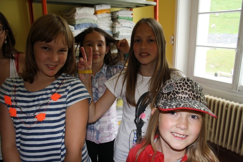 Village Camps International Summer Camp Leysin, Switzerland 2025-08-09 https://www.villagecamps.com/journals_admin/images/685-34-pet zoo (12).jpg
